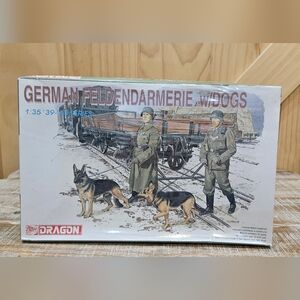 NOS | Vintage 1998 Dragon 1:35 Scale German Feldendarmerie with Dogs Model Kit
